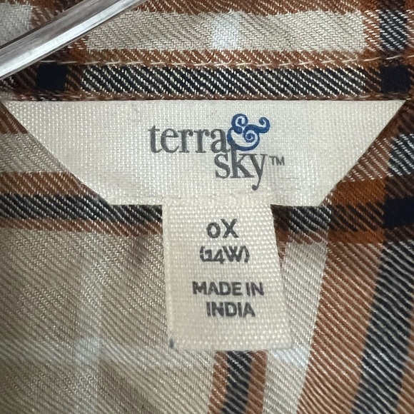 Lightweight button up plaid shirt - Picture 3 of 3